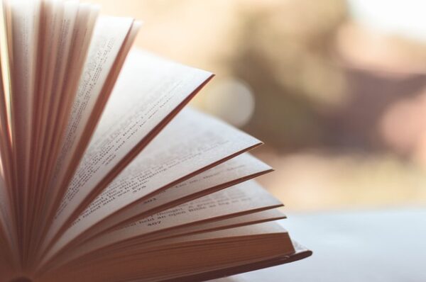 赤ちゃんの読み聞かせはいつから?